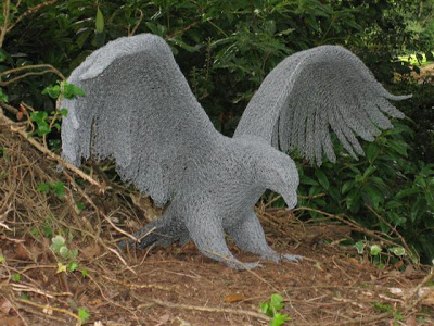 human ingen.  chicken-wire-sculpture-eagle-ground