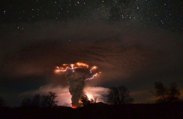 Cordon del Caulle erupts in Chile