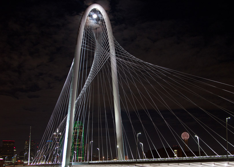 Spanning the trinity river and Dallas floodway in Dallas, Texas, the ‘Margaret Hunt hill bridge’ 