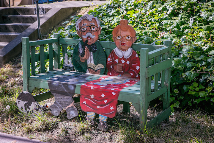 This bench by Connie Bleul-Gohlke commemorates the 50th wedding anniversary of her parents.