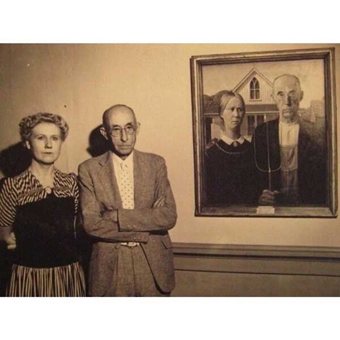 The models of “American Gothic” stand next to th.e painting